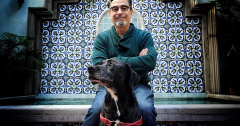 Federico Andahazi: “La colonización nunca se resolvió y es la semilla de las crisis actuales”