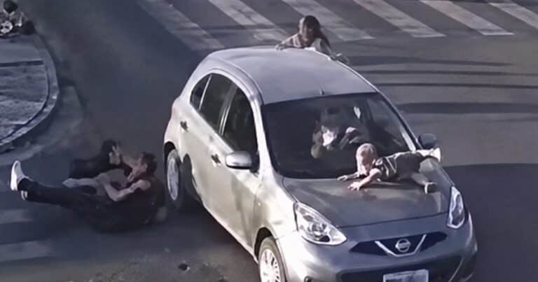 Atropelló a una familia, se llevó a un bebé sobre el capot y huyó: el impactante video que conmociona a Brasil