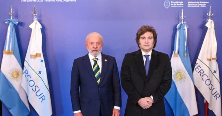 Javier Milei y sus medidas, EN VIVO: El presidente participará de la cumbre de jefes de Estado del Mercosur en Paraguay