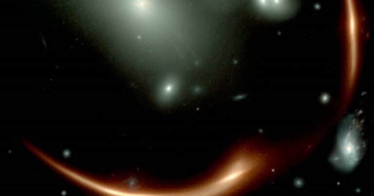 Astrónomos pesaron un agujero negro dormido a 10.000 millones de años luz con la ayuda del telescopio James Webb