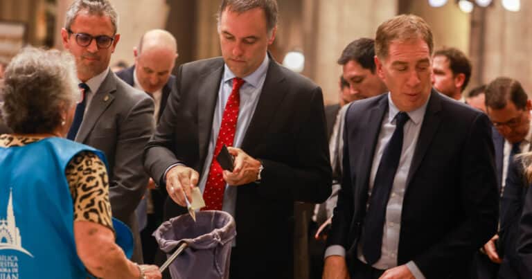 El Gobierno oficializó la salida de Manuel Adorni y designó a Diego Santilli como jefe de Gabinete