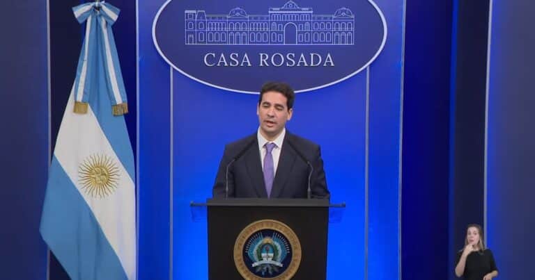 El texto que leyó el nuevo vocero de Milei cuando le preguntaron por Manuel Adorni: «No es mi rol hablar de detalles del caso»