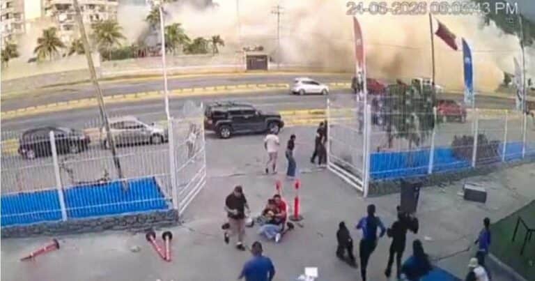 Un video mostró como cayó en segundos un edificio de 12 pisos durante los terremotos en Venezuela