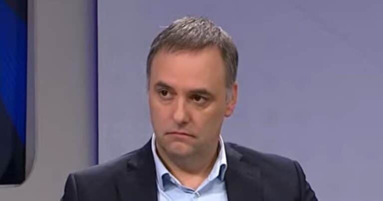 Manuel Adorni, tras presentar su declaración jurada: «Toda la vida ahorramos y lo hicimos en negro como lo ha hecho la mayoría de los argentinos»