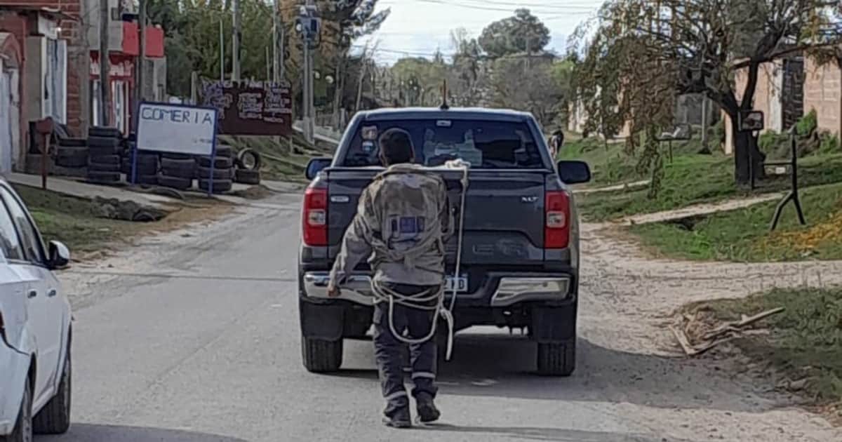 «Esto es lo que le hago a los ratas como vos»: ató a su camioneta a un ladrón que le robó y lo arrastró por la calle
