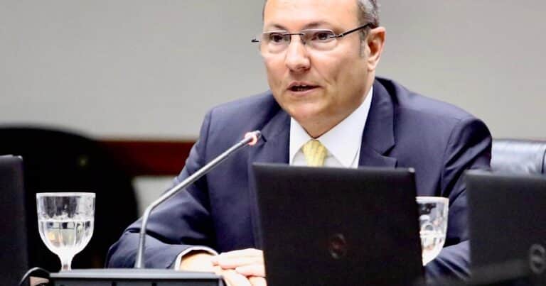 Suspendieron en el cargo y enviaron a juicio político a un juez federal acusado de pedir una coima