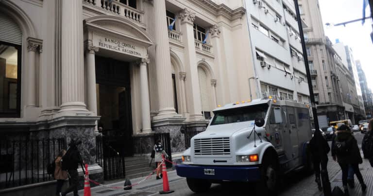 Terminó la fiebre del oro: el BCRA perdió US$ 2.800 millones de reservas por el desplome del precio internacional