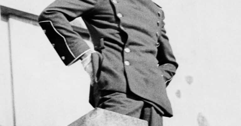 Yukio Mishima, escritor japonés: “La verdadera belleza es algo que ataca y domina”