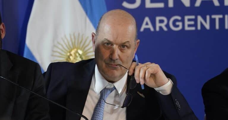 Tropiezo para Sturzenegger: se aplazó en el Senado la votación del proyecto de Propiedad Privada