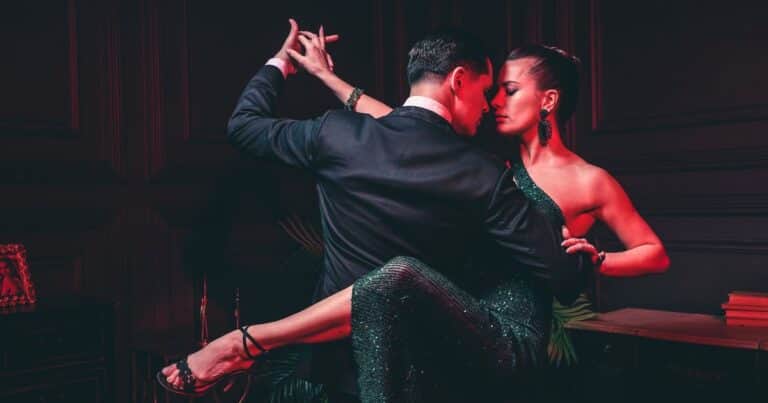 Los cerebros de dos personas se sincronizan cuando bailan tango, según un estudio