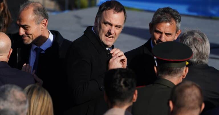 Cómo fueron las últimas horas de Manuel Adorni en el Gobierno y la posible llegada de Diego Santilli a la Jefatura de Gabinete