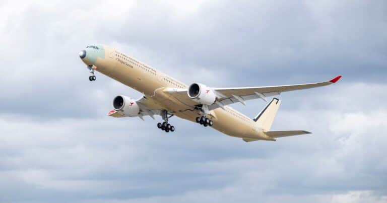 Los ingenieros no dan crédito: Airbus completó el primer vuelo del avión que promete viajar hasta 22 horas seguidas y revolucionar la industria
