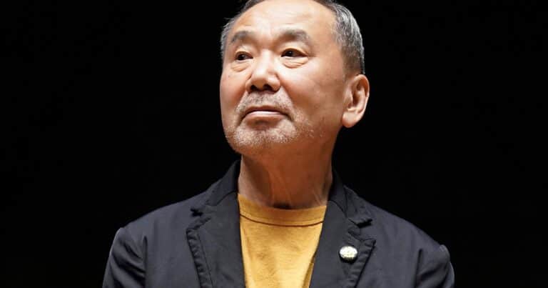 La frase de Haruki Murakami que cuestiona cómo elegimos qué leer: «Si solo lees los libros que todo el mundo lee, solo podrás pensar lo que todo el mundo piensa»