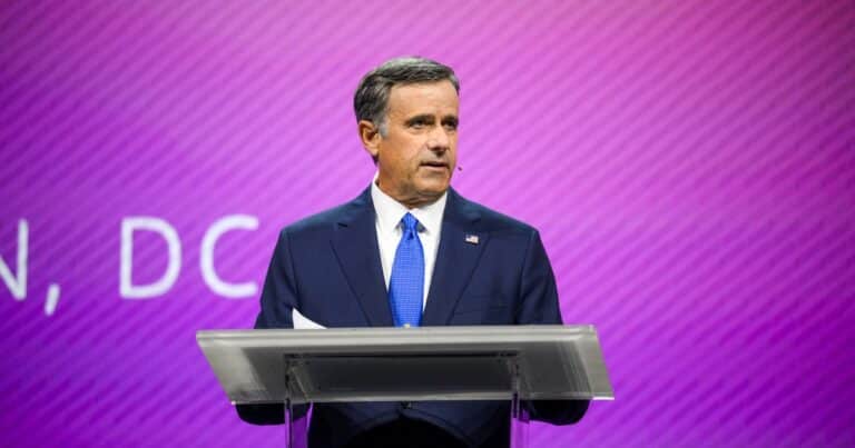 John Ratcliffe, director de la CIA, comparó a la inteligencia artificial con “armas nucleares digitales”