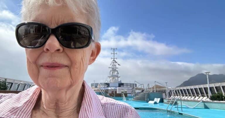 Sharon Lane, jubilada de 78 años que vive en un crucero: «No estoy de viaje, esta es mi casa y es aquí es donde vivo»