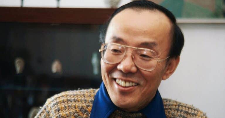 Shūsaku Endō, escritor japonés: “El ser humano es más fuerte cuando acepta su debilidad”