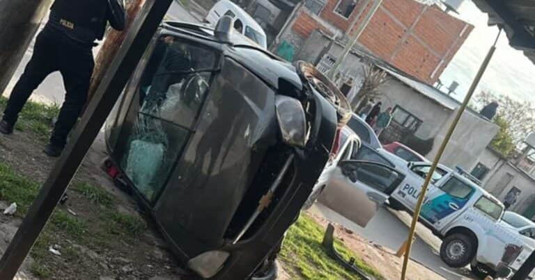 De película: escapaban de la Policía en La Matanza, tras ser denunciado por su ex y terminaron volcados, uno tenía pedido de captura por homicidio