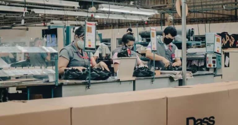 El fabricante de zapatillas Dass cierra su última planta en la Argentina: despedirá a 150 personas e importará desde Brasil