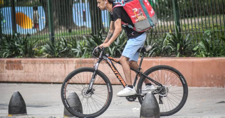 El 40% de los jóvenes con deudas tiene atrasos en los pagos de $ 1.000.000 en promedio