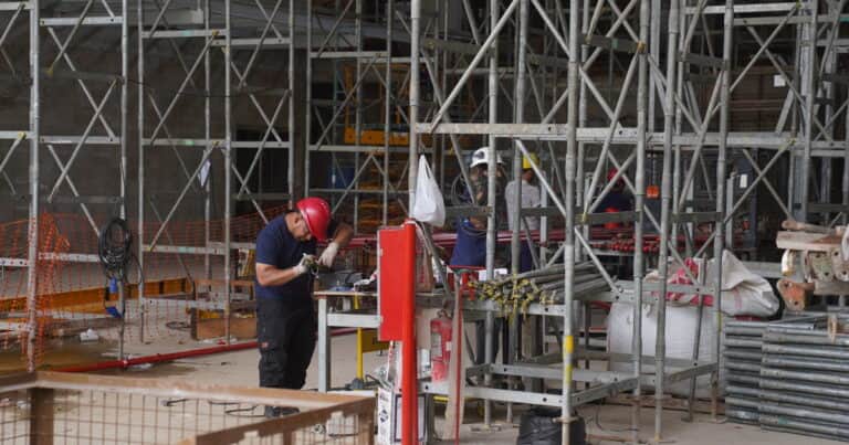 En los 4 primeros meses, hay 5.649 empresas menos y se desvincularon 43.680 trabajadores