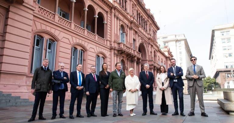 «Patriotas por Europa»: diputados de derecha vinieron a buscar las recetas de la motosierra de Milei
