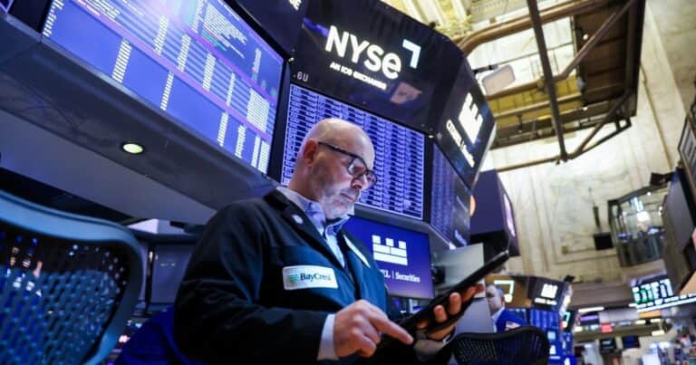Luego del dato de inflación, los bonos en dólares anotan una nueva suba y el riesgo país se acerca a los 400 puntos