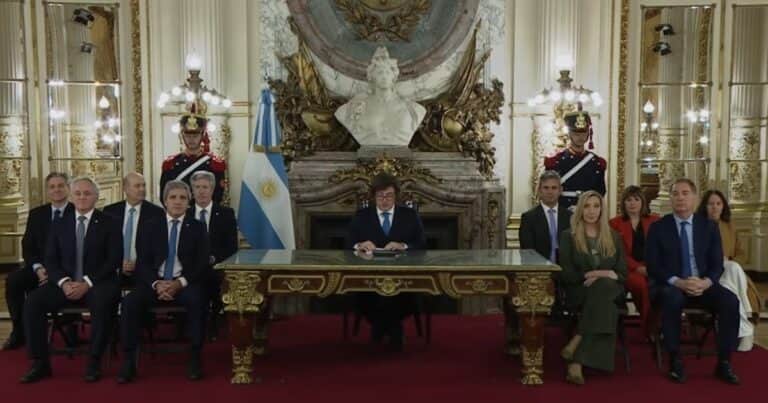 Javier Milei apuntó contra Cristina Kirchner y Marcó del Pont al presentar la reforma del BCRA: «Le robaron al Banco Central 10 mil millones de dólares»