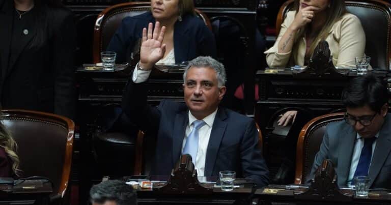 El jefe de la SIDE fue citado por la bicameral de Inteligencia y reviven las tensiones por las reformas de Milei