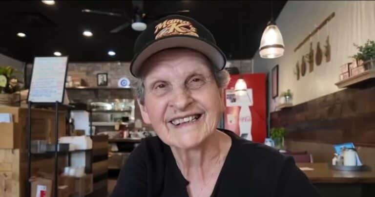 Tiene 80 años, abrió un restaurante y trabaja los 7 días de la semana: «Me encanta lo que hago»