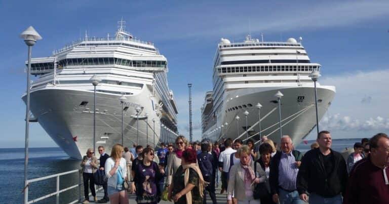 Pere Vallès, experto en viajes: “Los cruceros son para turistas que tienen miedo a explorar y conocer, ya que la parte de visitas es mucho más encapsulada y artificial”