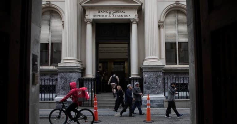 La Cámara Federal acumuló dos causas del rulo con el dólar y quedaron a cargo del juez Lijo