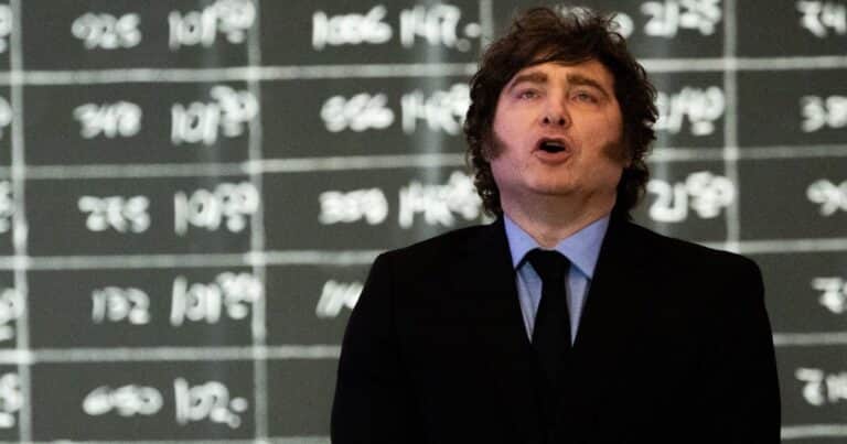 Javier Milei dijo que va por la reelección y se cruzó con un socio de la Bolsa: «Si no te gusta, andate a Cuba»