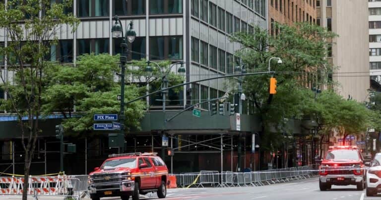 Alarma en Manhattan: evacúan un edificio de 38 pisos por riesgo de derrumbe