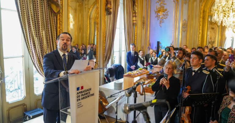 El embajador de Francia dio un fuerte discurso contra el racismo por lo ocurrido en el Mundial de fútbol