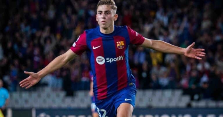 Fermín López, 23 años, futbolista: «Mi madre trabajaba en una empresa de fruta y la convencí para que lo dejara. Mi padre es cartero en Correos y nunca quiso dejarlo, dice que es su trabajo»