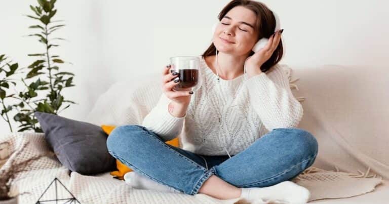 Ni música ni silencio absoluto: el hábito que puede ayudarte a desconectar mejor cuando llegás a casa