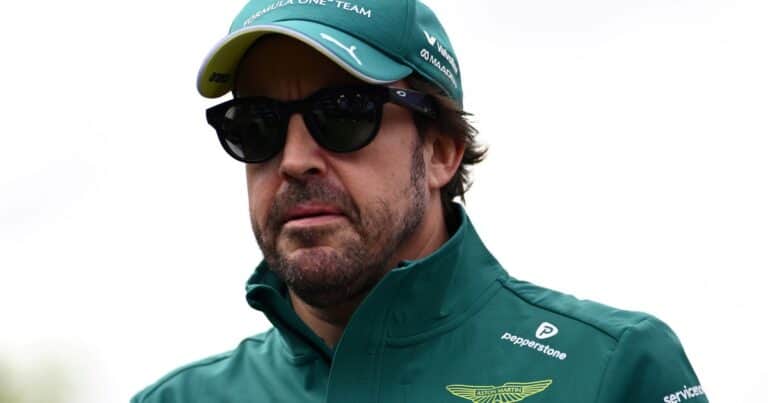 Fernando Alonso, a sus 44 años: «Desayuna con cereales, un poco de leche, no mucha, y también un poco de proteinas como una loncha de jamón y un poco de clara del huevo. Además, un zumo natural. Y nada más»