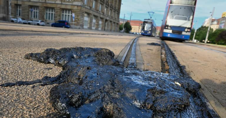 La imagen que parece imposible y preocupa a Europa: el calor derritió las vías y dejó a miles sin trenes