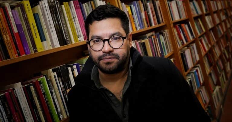 Óscar Martínez presentó ‘Bukele, el rey desnudo’ y advirtió: «El Salvador ya vive una dictadura»