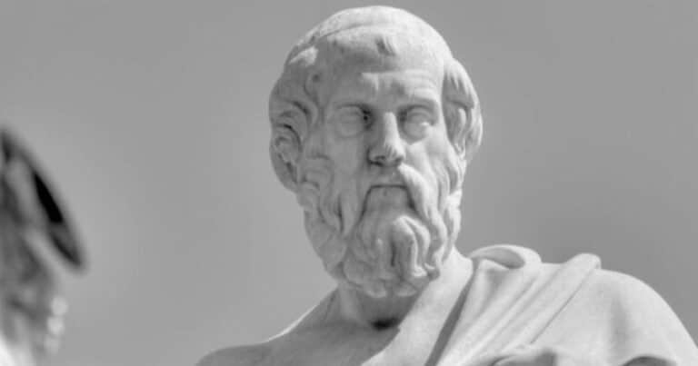 Sócrates: “No mires con desprecio al que tropieza”: qué significa la frase sobre juzgar menos y ayudar más