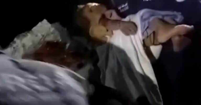 Así rescataron a Kleiber Morán, el niño de tres años que estuvo seis días bajo los escombros en La Guaira, tras los terremotos en Venezuela