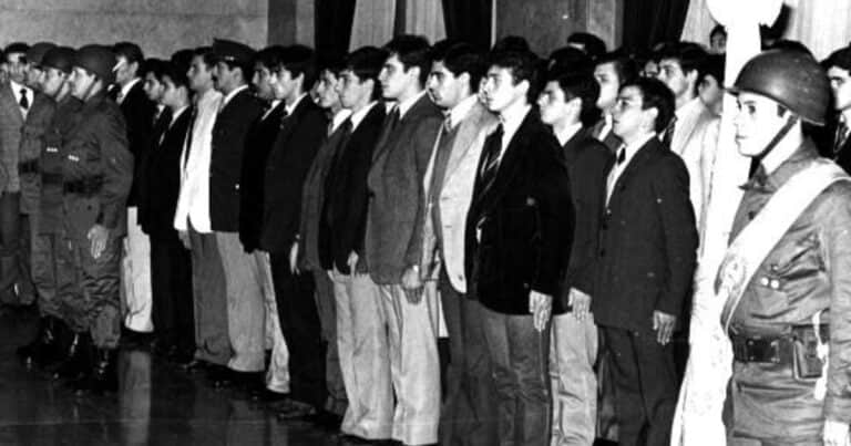 Cuándo fue el último año que se hizo el servicio militar en Argentina y por qué