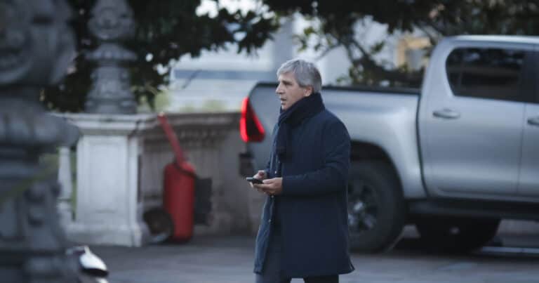 Blindaje electoral: Caputo anuncia el plan para cubrir los pagos de la deuda en 2027 y así bajar el riesgo país