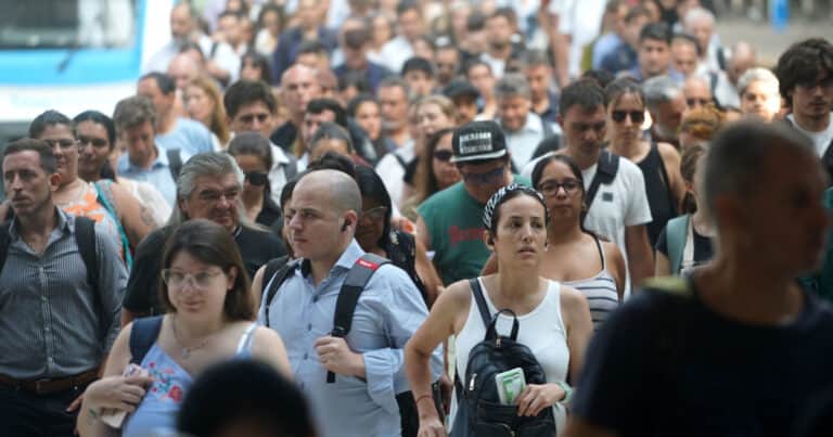 A pesar de la baja en la inflación, el poder de compra no mejora: solo ocho gremios le ganaron a los precios