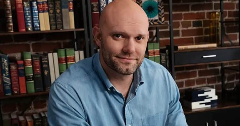 James Clear: “No te elevás al nivel de tus objetivos”: qué significa la frase sobre los hábitos que sostienen el éxito