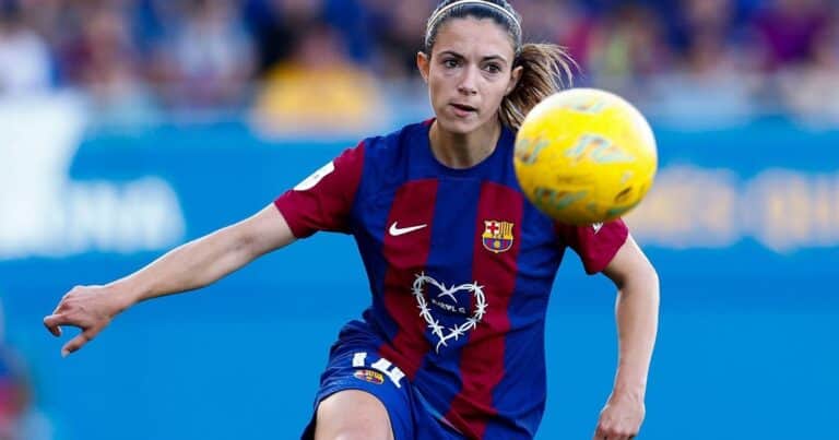 Aitana Bonmatí, jugadora profesional de fútbol de 28 años: «Desayuno a las 8:00 de la mañana café con leche de avena, dos tostadas de pan de espelta con aguacate y queso manchego»