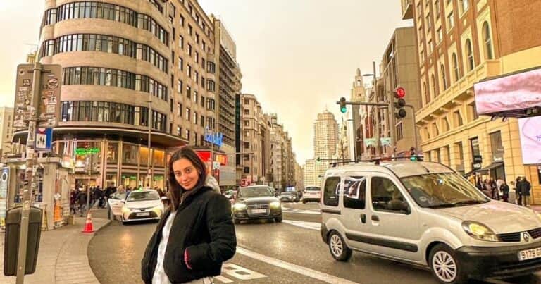 Lucía Distante, 28 años, argentina que vive en Madrid: «Llegué con 4.000 euros, en cuatro años ahorré 50.000 y me compré un departamento»