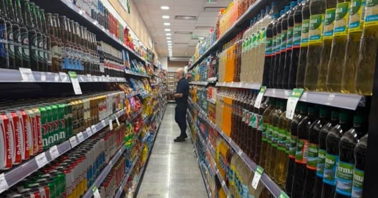 Supermercados se reconvierten con la baja del consumo y los nuevos hábitos: locales más chicos y menos costos