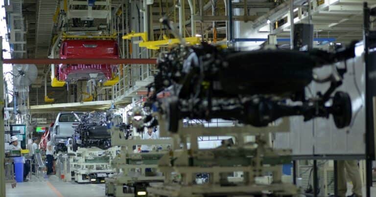 La producción automotriz cayó 16% en julio y retrocede 18% en lo que va del año