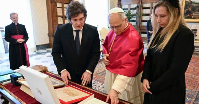 Javier Milei celebró la llegada del Papa León XIV a la Argentina: «Es un acontecimiento de enorme trascendencia espiritual e institucional para el país»